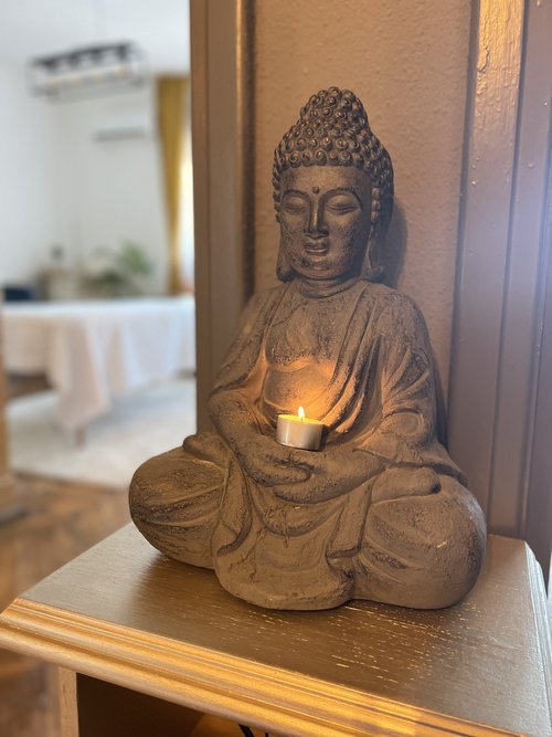 Atmosferă — Buddha și lumânare